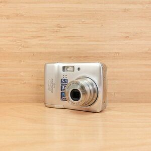 Nikon Coolpix L3 Digital Camera / 5.1MP / 3× Zoom / Silver / Tested